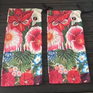 Gucci floral silk dust bags
35$ for 1
60$ for 2